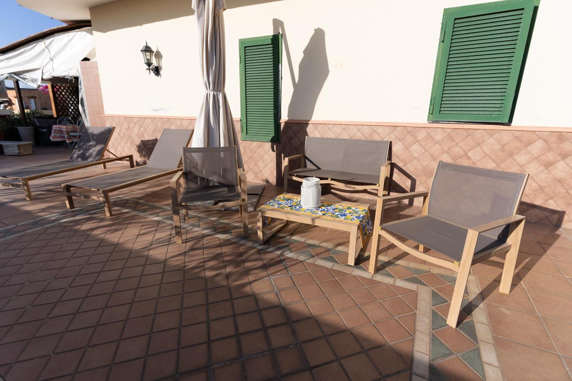 Hotel L'Attico Fuggente Neapel Exterior foto